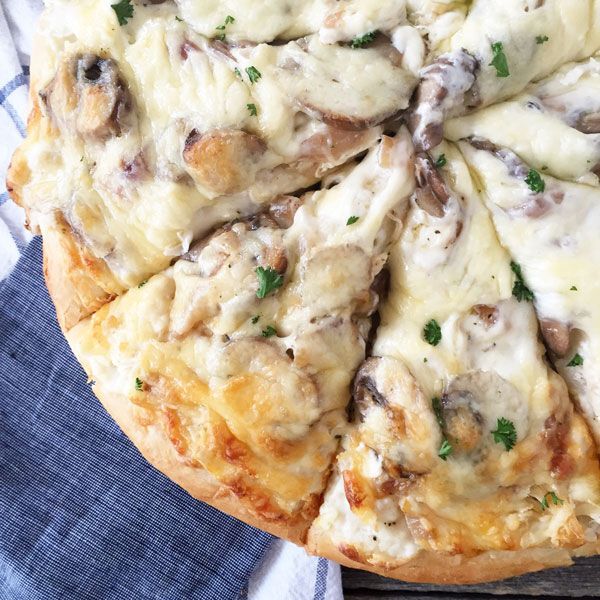 White Pizza with Chicken, Mushrooms and Mozzarella